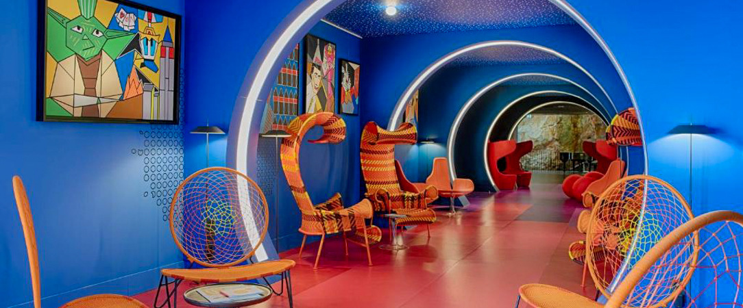 nhow Marseille ★★★★ - Une adresse design face à la Méditerranée, entre énergie marseillaise et lignes audacieuses. - Marseille, France