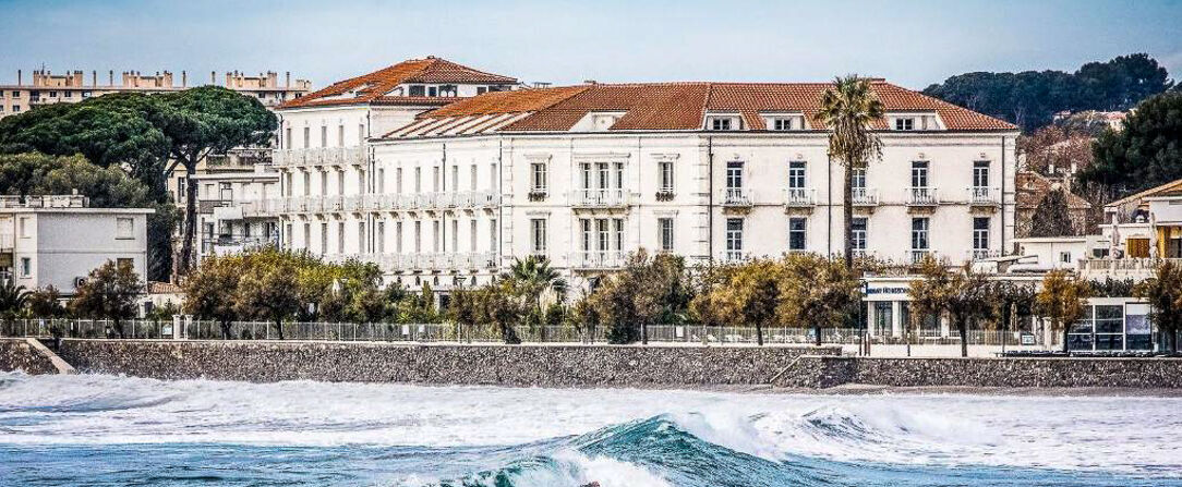 Grand Hôtel des Sablettes Plage, Curio Collection by Hilton ★★★★ - Breath-taking views and complete luxury by the beach in Var. - La Seyne-sur-Mer, France