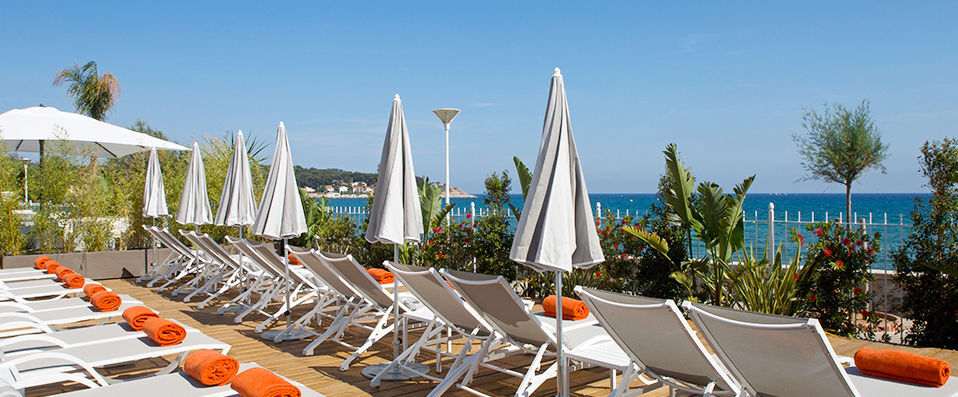 Grand Hôtel des Sablettes Plage, Curio Collection by Hilton ★★★★ - Breath-taking views and complete luxury by the beach in Var. - La Seyne-sur-Mer, France