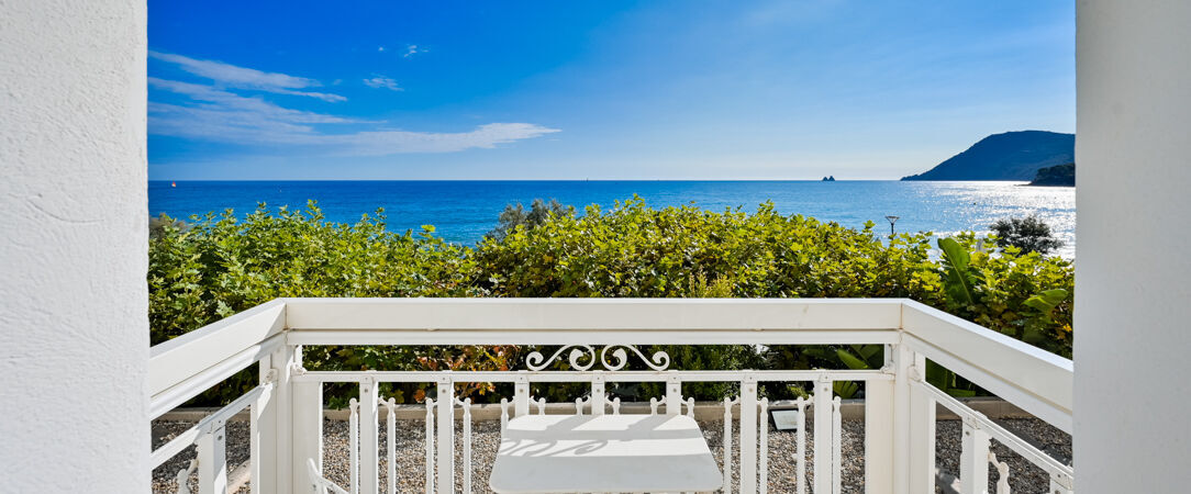 Grand Hôtel des Sablettes Plage, Curio Collection by Hilton ★★★★ - Un monument du XIXe siècle restauré face à la Méditerranée. - La Seyne-sur-Mer, France