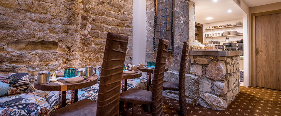Hotel Le Temple de Jeanne - Luxury hotel inspired by medieval romance in central Paris. - Paris, France