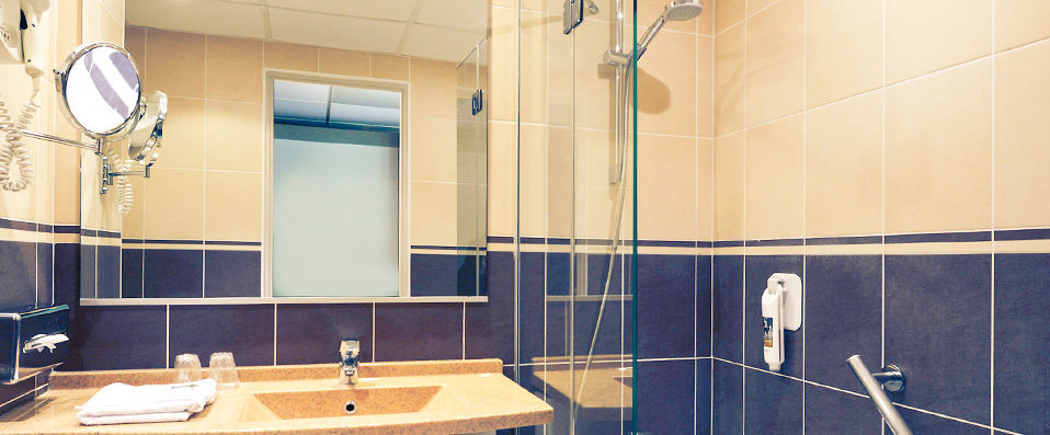 Mercure Rouen Champ-de-Mars ★★★★ - Last Minute - Escape to Normandy’s City of a Hundred Spires. - Rouen, France