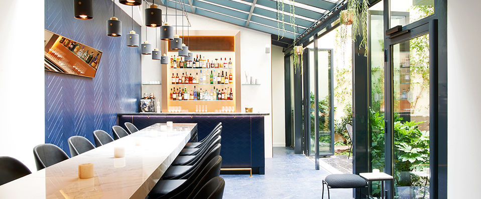  - A well-connected hub with chic decor in urban Paris. - Paris, France