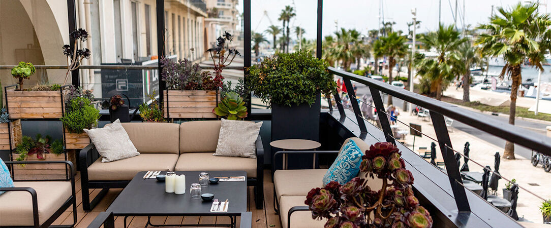 Hotel Le Touring ★★★★ - Adresse mythique sur le port de Saint-Raphaël. - Saint-Raphaël, France