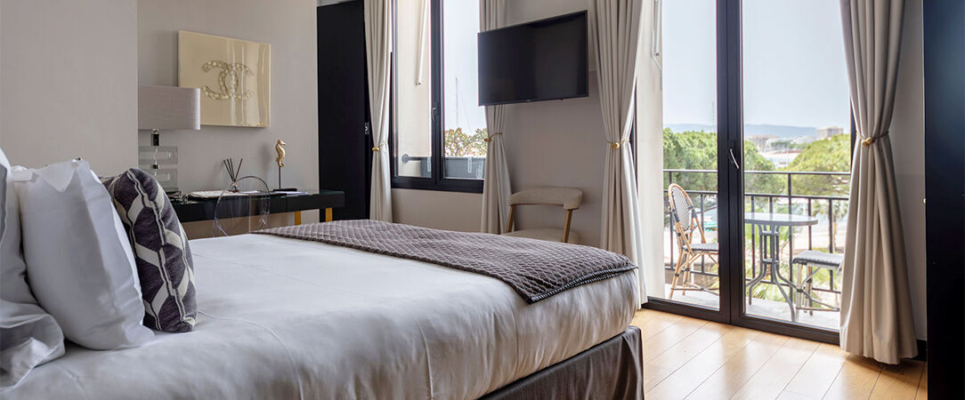 Hotel Le Touring ★★★★ - Adresse mythique sur le port de Saint-Raphaël. - Saint-Raphaël, France
