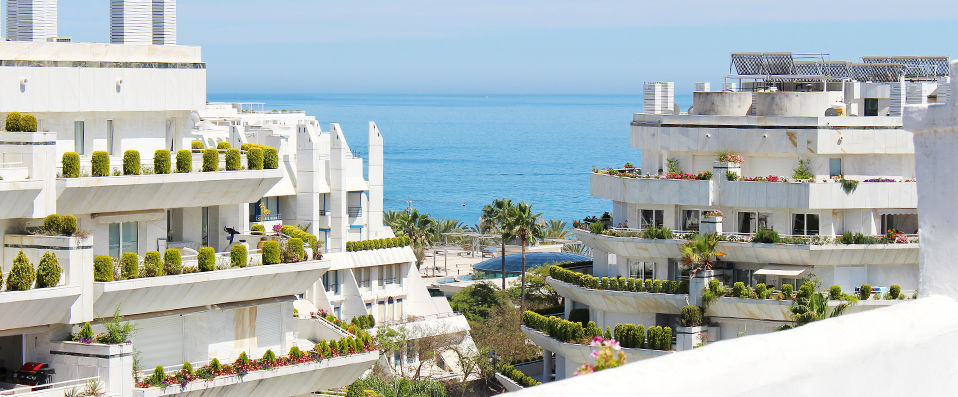 Aparthotel Monarque Sultán ★★★★ - An apartment with lush gardens and outstanding facilities in Marbella. - Marbella, Spain