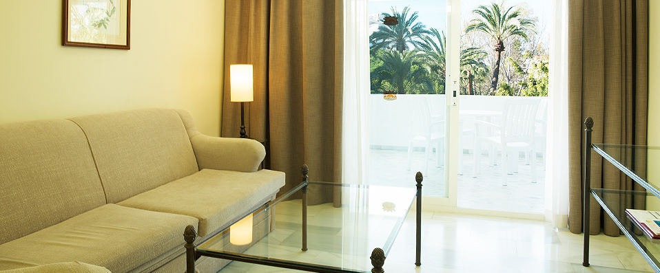 Aparthotel Monarque Sultán ★★★★ - An apartment with lush gardens and outstanding facilities in Marbella. - Marbella, Spain