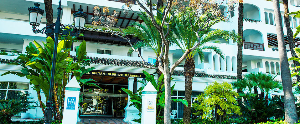 Aparthotel Monarque Sultán ★★★★ - An apartment with lush gardens and outstanding facilities in Marbella. - Marbella, Spain