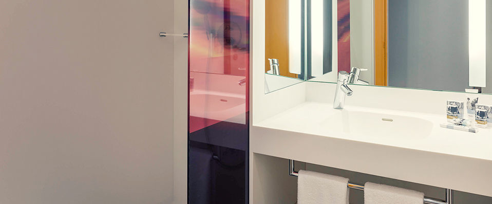 Mercure Paris Boulogne ★★★★ - Contemporary hotel ideal for lovers of the beautiful game. - Paris, France