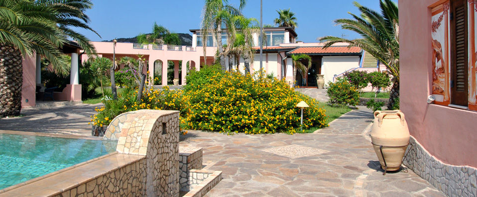 Hotel Eros ★★★★ - Island tranquillity, beachside bliss, smoking volcanoes and the God of Love. - Vulcano Island, Sicily