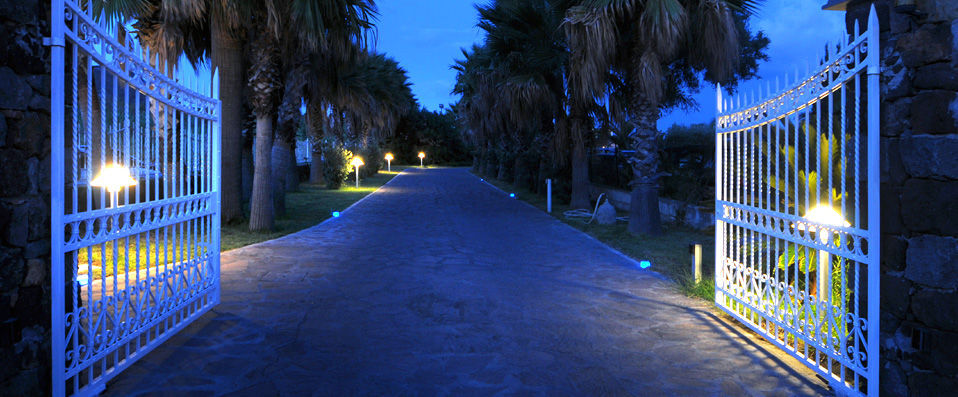 Hotel Eros ★★★★ - Island tranquillity, beachside bliss, smoking volcanoes and the God of Love. - Vulcano Island, Sicily