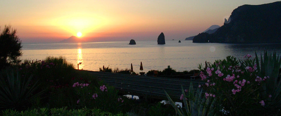 Hotel Eros ★★★★ - Island tranquillity, beachside bliss, smoking volcanoes and the God of Love. - Vulcano Island, Sicily