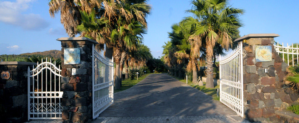 Hotel Eros ★★★★ - Island tranquillity, beachside bliss, smoking volcanoes and the God of Love. - Vulcano Island, Sicily