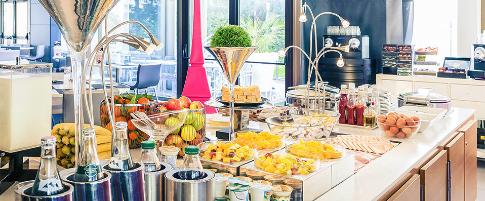 Mercure Paris Centre Tour Eiffel ★★★★ - Privilege and modern luxury in central Paris. - Paris, France