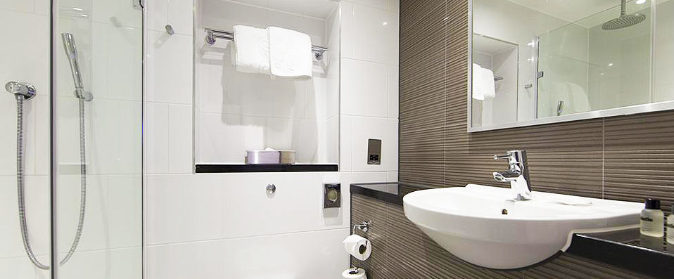 Thistle Kensington Gardens ★★★★ - Contemporary hotel near London’s royal palaces and parks. - London, United Kingdom
