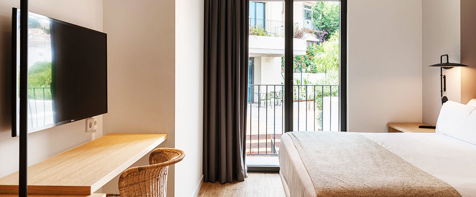  - Contemporary accommodation in a charming medieval town. - Costa Brava, Spain