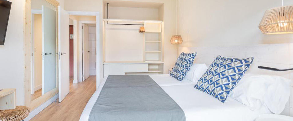 FERGUS Style Soller Beach ★★★★ - Magical Mallorcan setting nestled between the sea and mountains - Mallorca, Spain