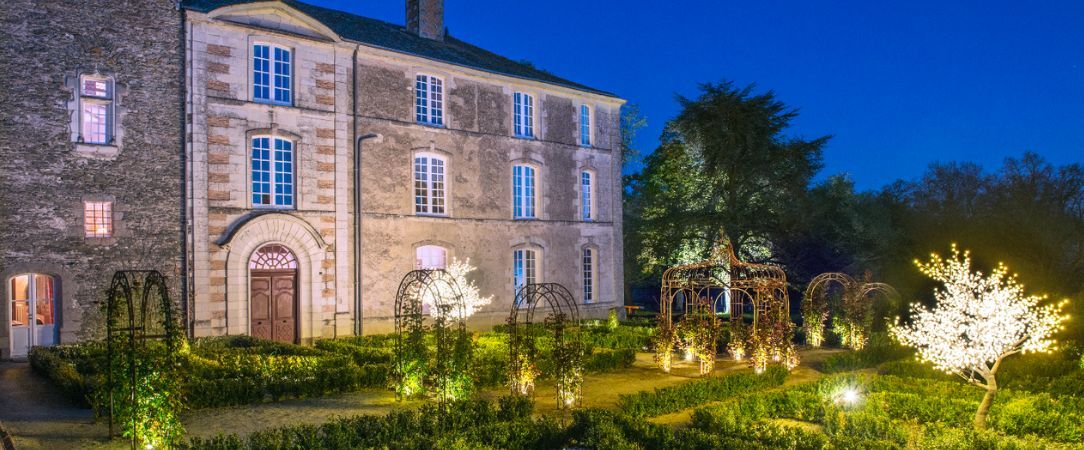 Château de l'Epinay - Chic chateau with shimmering opulence in France - Maine-et-Loire, France