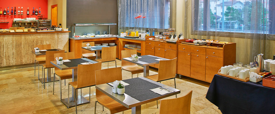 Hesperia Donosti ★★★★ - Admire the unparalleled beauty of San Sebastian while eating a pintxo - San Sebastian, Spain