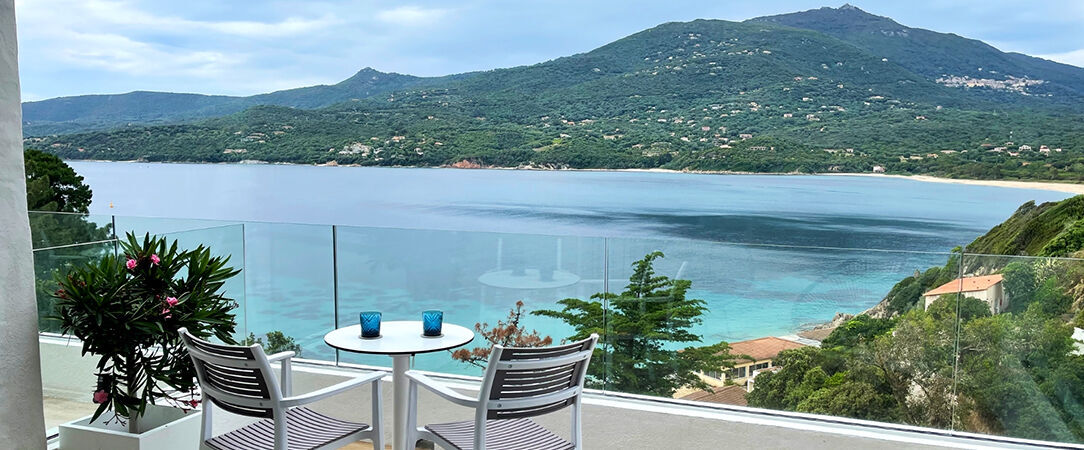 Hôtel A’mare ★★★★★ - Séjourner dans un cadre luxueux et profiter de la vue exceptionnelle sur le golfe de Valinco. - Corse, France