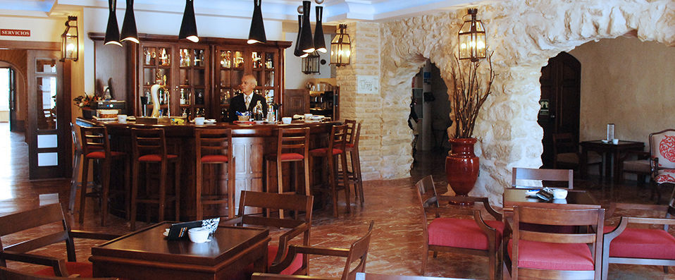 Hotel Convento La Magdalena by Checkin ★★★★★ - Vivez une expérience unique dans un ancien couvent de Málaga. <b> Demi-pension incluse !</b> - Andalousie, Espagne