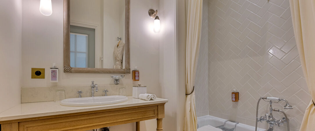 Château de Fonscolombe ★★★★★ Relais & Châteaux - Refined and simple elegance at a Château. - Provence, France