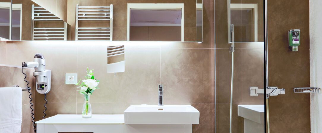 Mercure Paris Vaugirard Porte de Versailles ★★★★ - Last Minute - Amazing views of the Porte de Versailles Exhibition Centre from this exquisite hotel. - Paris, France