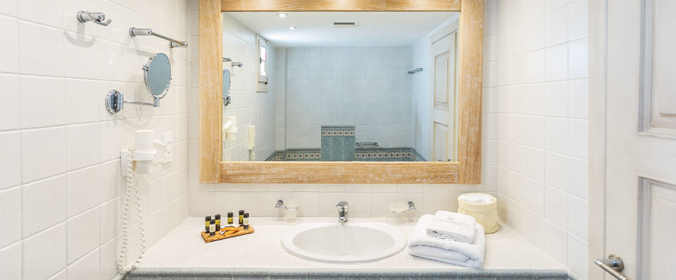 Porto Naxos Hotel ★★★★ - A stylish hotel that exists in harmony with its beautiful surroundings. - Naxos, Greece