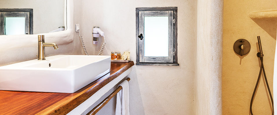 L'Auberge Cavalière du Pont des Bannes ★★★★ - Panoramic views in a protected natural park - Provence, France