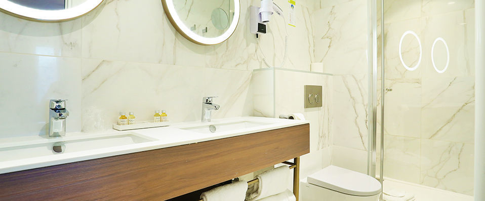 Hôtel Le Cheval Blanc ★★★★ - Charming renovated hotel in the countryside outside Paris - Marne-la-Vallée, France