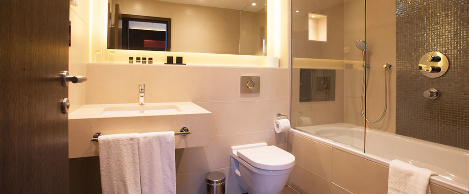 St George's Hotel – Wembley ★★★★ & Croisière sur la Tamise - Escapade londonienne à quelques pas du plus grand stade londonien. - Londres, Royaume-Uni