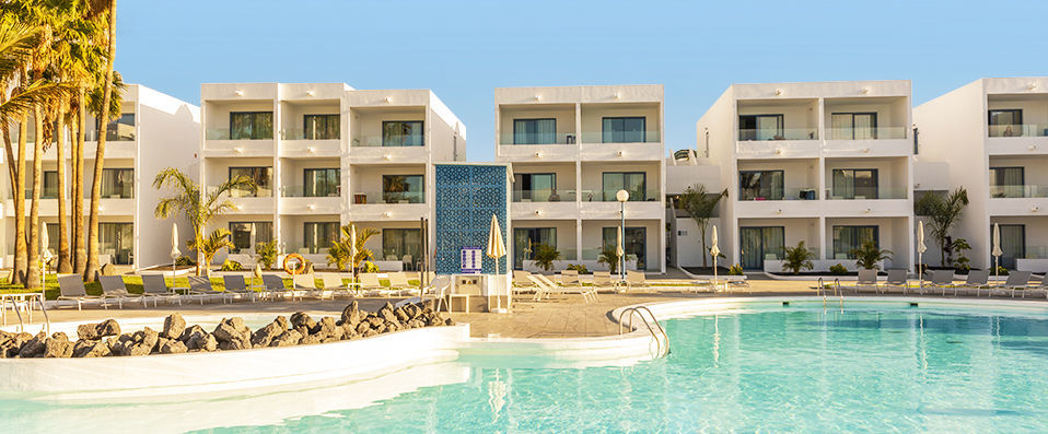 Oasis Lanz Beach Mate ★★★★ - Volcanic vistas on an idyllic island. - Lanzarote, Spain