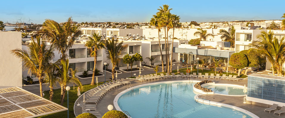 Oasis Lanz Beach Mate ★★★★ - Volcanic vistas on an idyllic island. - Lanzarote, Spain