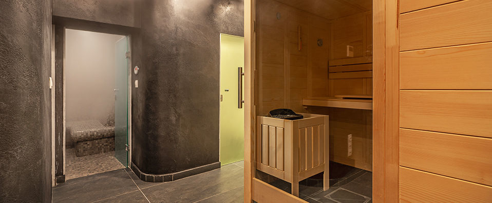 Glyfada Riviera Hotel ★★★★★ - Recently renovated five-star Grecian resort. - Glyfada, Greece