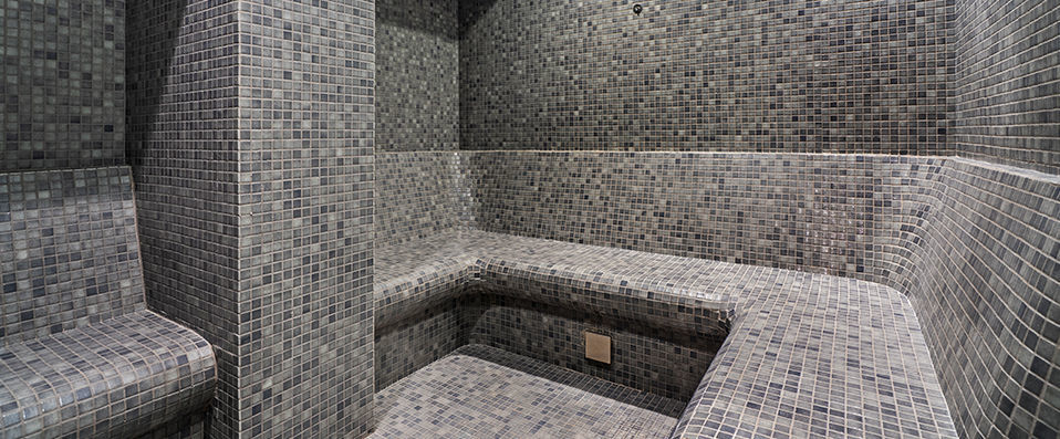 Glyfada Riviera Hotel ★★★★★ - Recently renovated five-star Grecian resort. - Glyfada, Greece