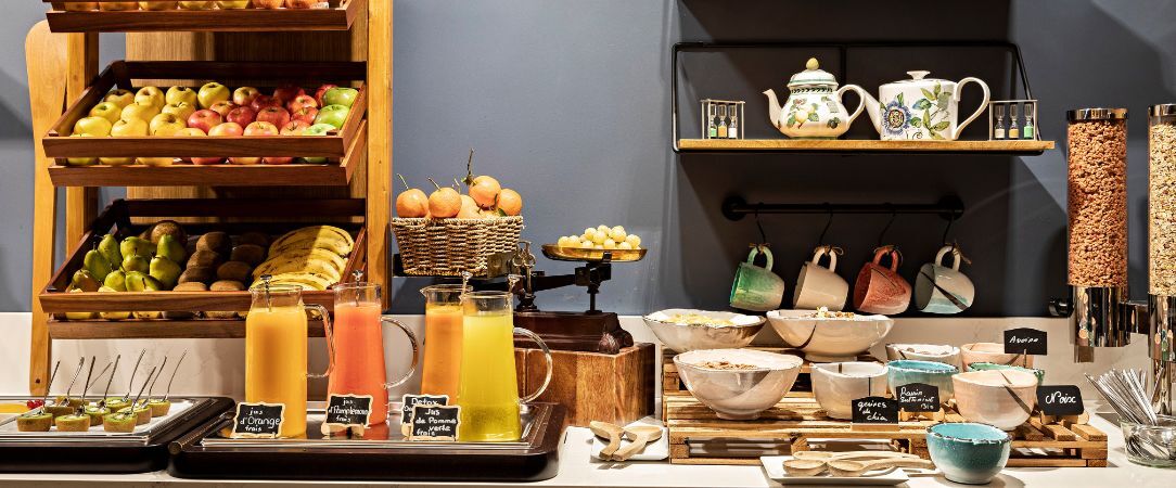 Hotel Croisette Beach Cannes - MGallery ★★★★ - Élégance bohème, plage privée et art de vivre cannois à proximité de la Croisette. - Cannes, France