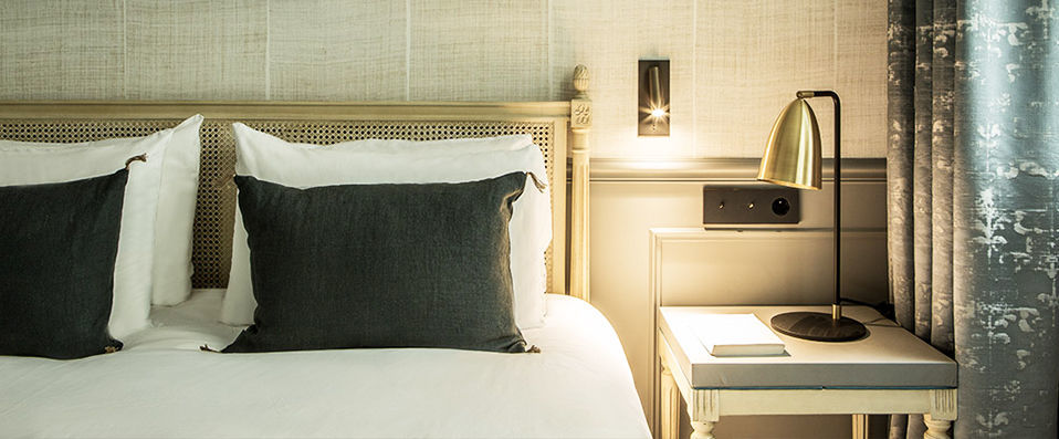 Hôtel Charles V ★★★★ - Sumptuous Swedish rococo style in perfect Parisian location - Paris, France