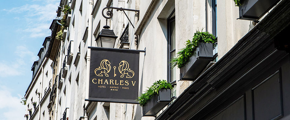 Hôtel Charles V ★★★★ - Sumptuous Swedish rococo style in perfect Parisian location - Paris, France