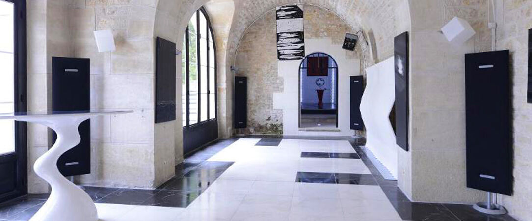 Art Hôtel ★★★★ - The black and white “Jewel of the Loire”. - Tours, France