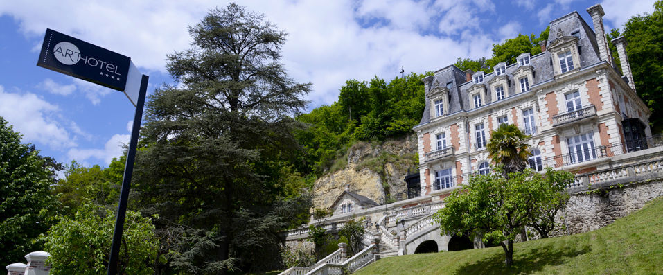 Art Hôtel ★★★★ - Un château, du blanc, du noir : VeryChic au sommet de son art. - Tours, France
