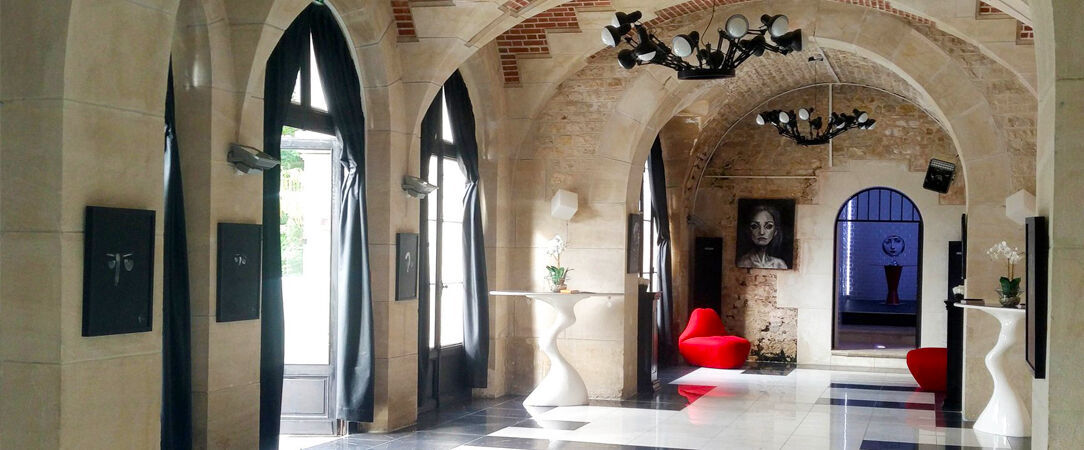 Art Hôtel ★★★★ - Un château, du blanc, du noir : VeryChic au sommet de son art. - Tours, France