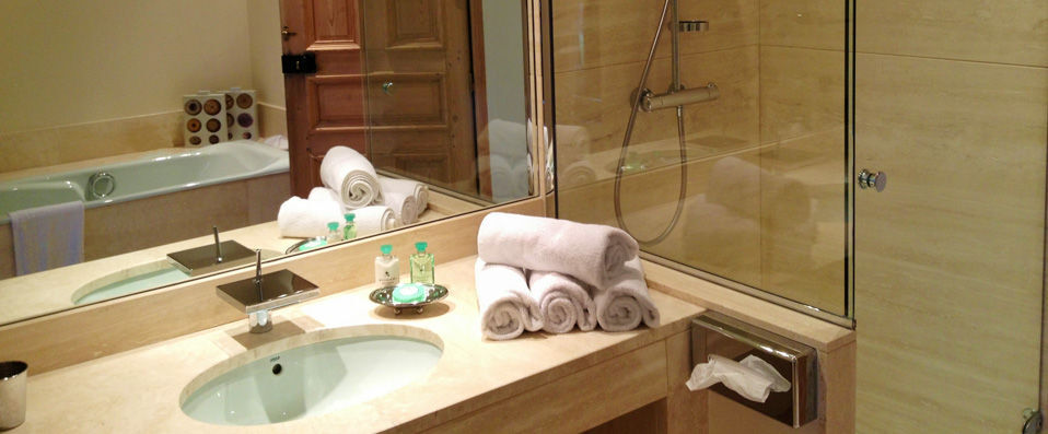 Le Beaumanoir ★★★★★ - Le plus petit hôtel 5 étoiles de France - Biarritz, France