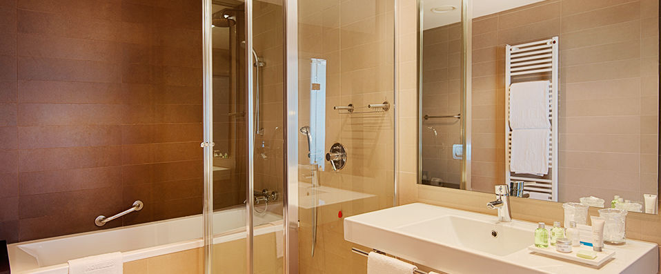 NH Savona Darsena ★★★★ - A contemporary retreat in a medieval city. - Savona, Italy