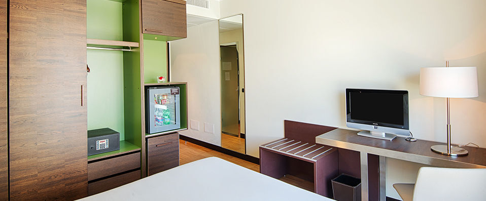 NH Savona Darsena ★★★★ - A contemporary retreat in a medieval city. - Savona, Italy
