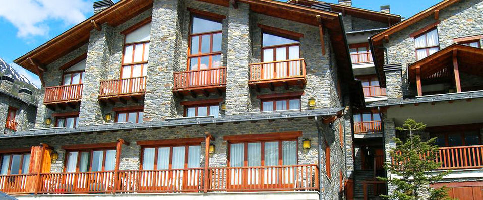 Aparthotel Ona Dorada el Tarter - Relaxation and excitement at the foot of the mountains in Andorra - Andorra
