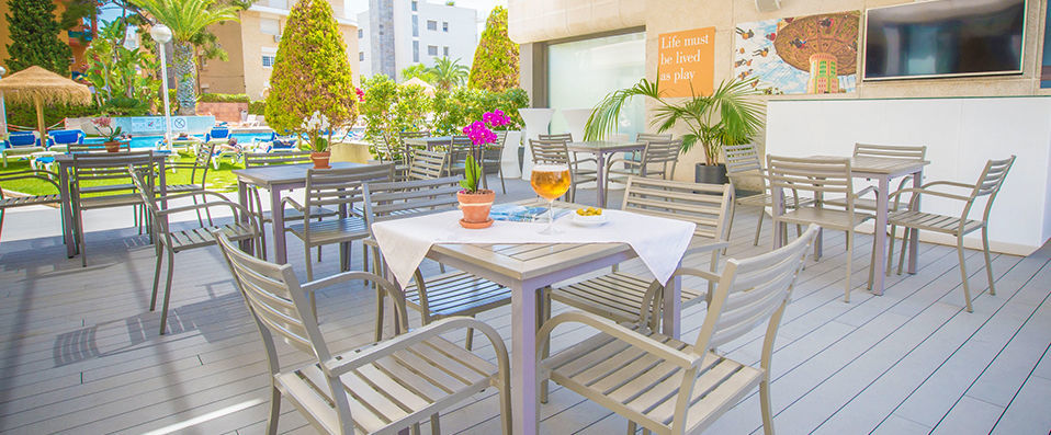Atenea Park Suites & Apartments - A holiday in the sun on the Mediterranean - Costa de Barcelona, Spain