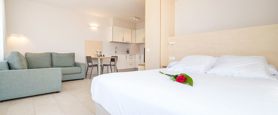 Atenea Park Suites & Apartments - A holiday in the sun on the Mediterranean - Costa de Barcelona, Spain