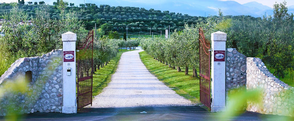 Borgo Romantico Wine & SPA Relais - Combine your love of nature, art and wine in a romantic escape at the heart of the Veronese hills. - Lake Garda, Italy