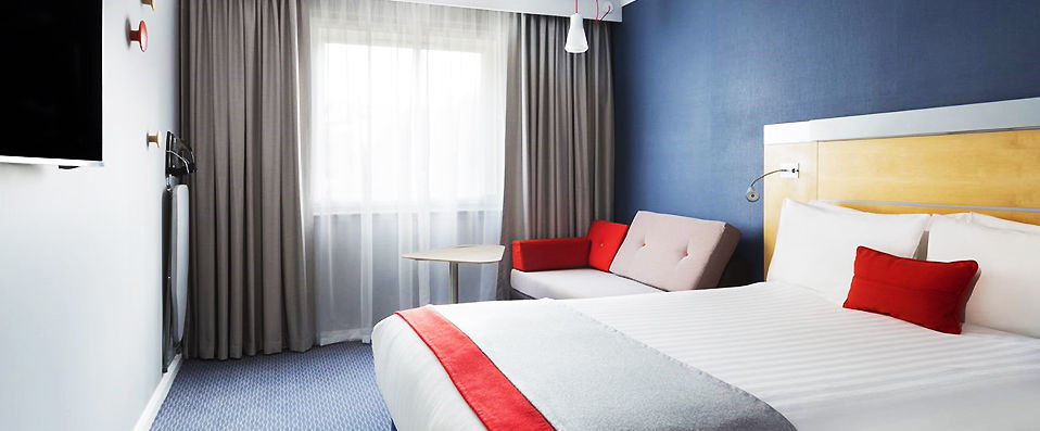 Holiday Inn Express Park Royal & Thames River Cruise - An ideal holiday location for a versatile London experience. - London, United Kingdom
