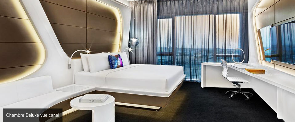 V Hotel Dubai, Curio Collection by Hilton ★★★★★ - Découvrez l’impressionnante Dubaï dans un hôtel futuriste. - Dubaï, Émirats arabes unis